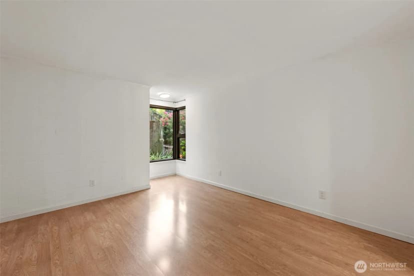 Property photo for 1605 5th Avenue N #102, Seattle photo 10