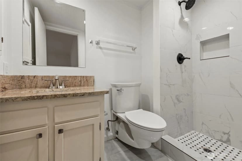 Property photo for 1605 5th Avenue N #102, Seattle photo 12
