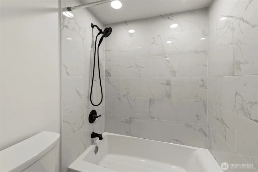 Property photo for 1605 5th Avenue N #102, Seattle photo 16
