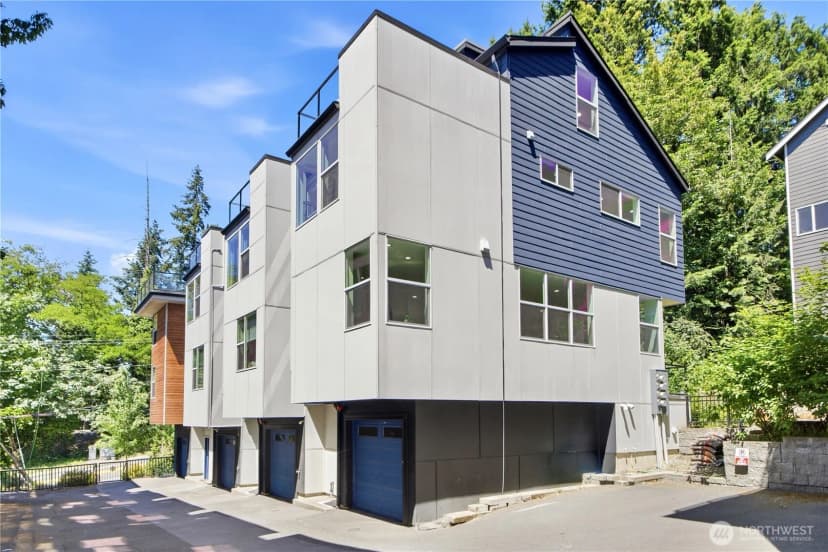 Property photo for 16616 Ne 85th St, Redmond