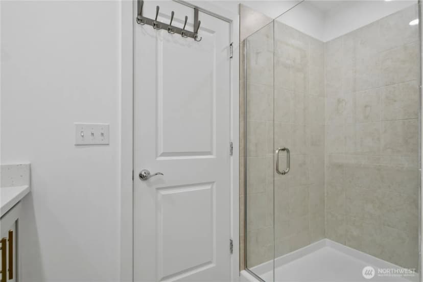 Property photo for 16616 Ne 85th St, Redmond photo 20
