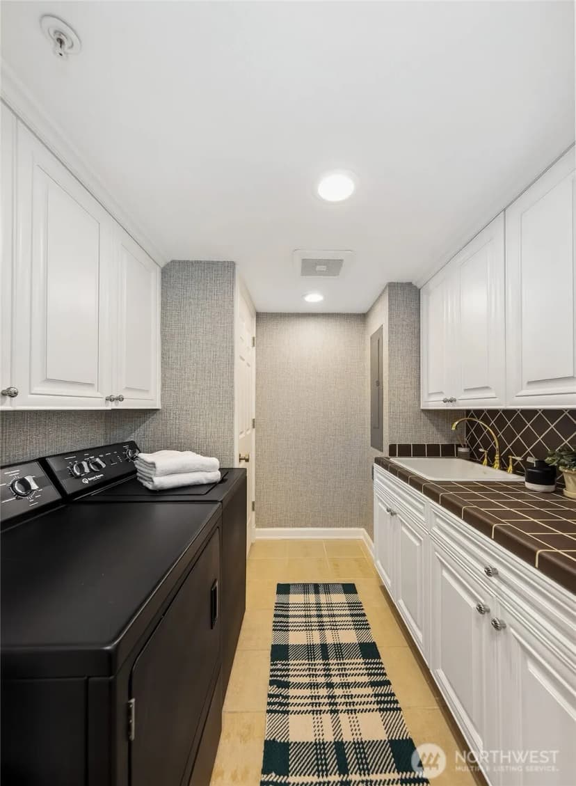 Property photo for 1331 Harbor Avenue Sw #103, Seattle photo 19