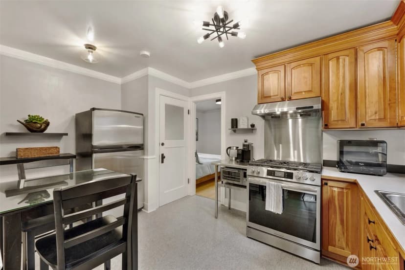 Property photo for 2628 46th Avenue Sw, Seattle photo 8