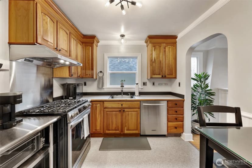 Property photo for 2628 46th Avenue Sw, Seattle photo 9