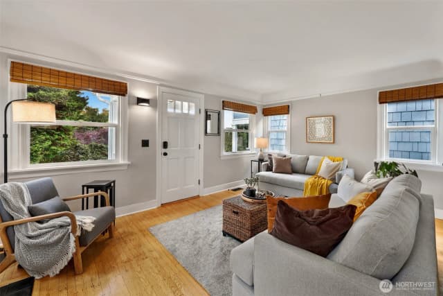 Property photo for 2628 46th Avenue Sw, Seattle photo 5