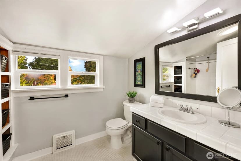 Property photo for 2628 46th Avenue Sw, Seattle photo 21