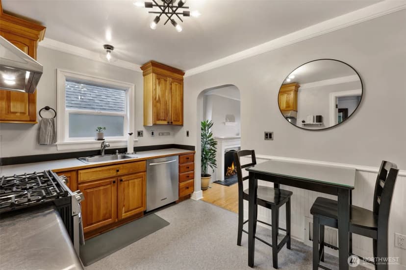 Property photo for 2628 46th Avenue Sw, Seattle photo 11
