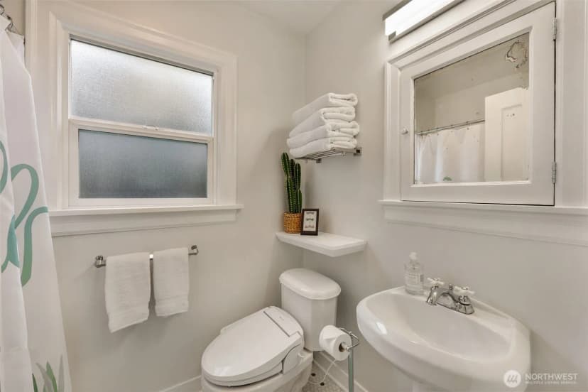 Property photo for 2628 46th Avenue Sw, Seattle photo 16
