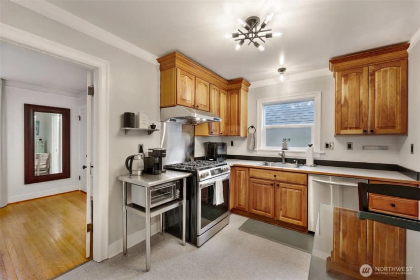 Property photo for 2628 46th Avenue Sw, Seattle photo 10
