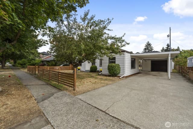 Property photo for 8216 21st Avenue Ne, Seattle photo 4