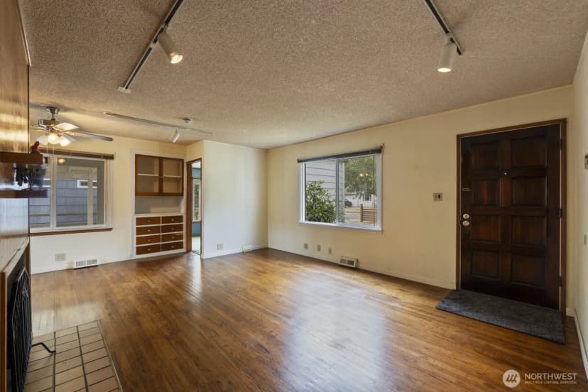 Property photo for 8216 21st Avenue Ne, Seattle photo 2