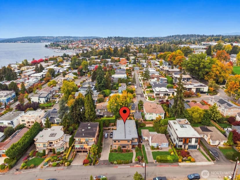 Property photo for 10220 Ne 64th Street, Kirkland photo 4