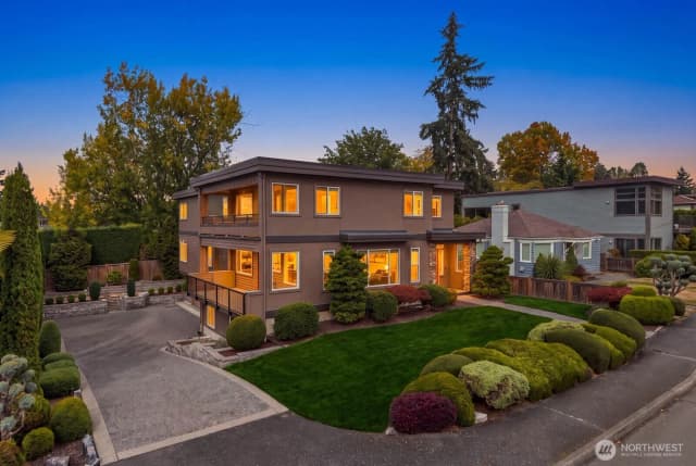Property photo for 10220 Ne 64th Street, Kirkland photo 2