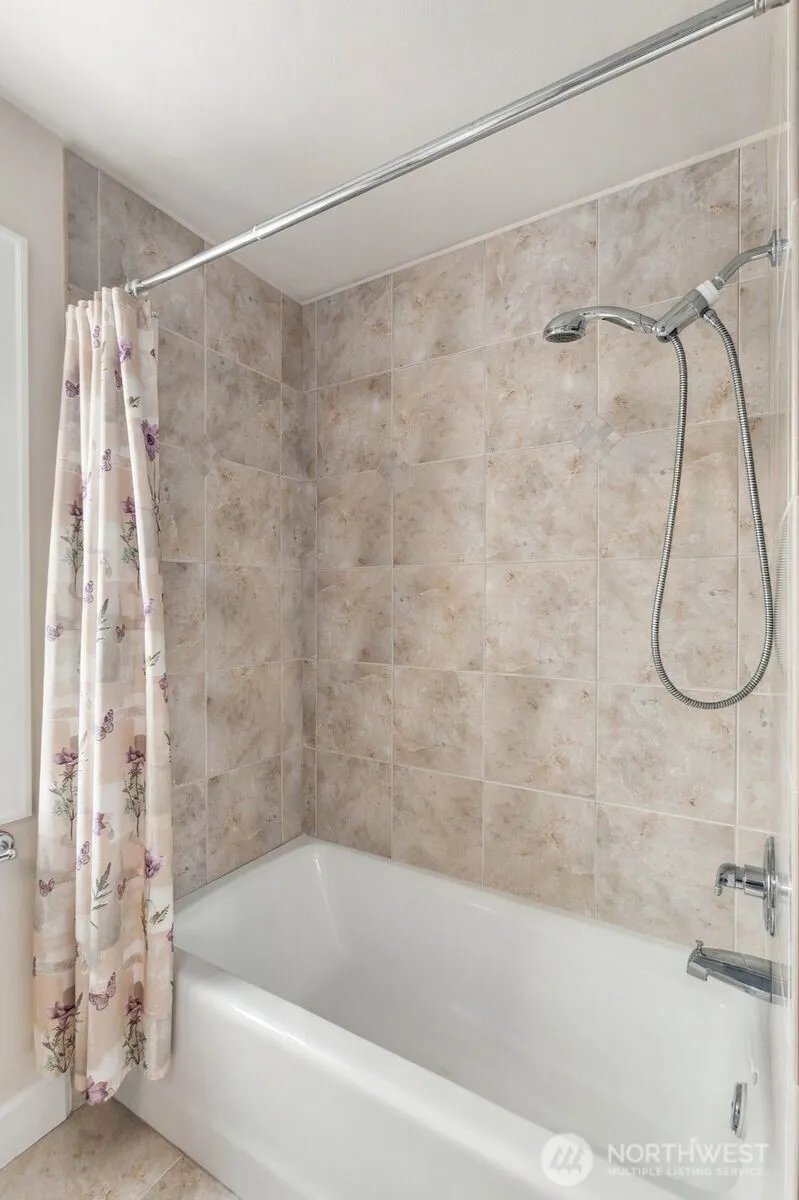 Property photo for 10220 Ne 64th Street, Kirkland photo 21