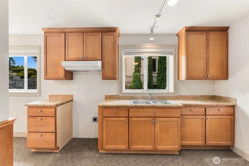Property photo for 10220 Ne 64th Street, Kirkland photo 31