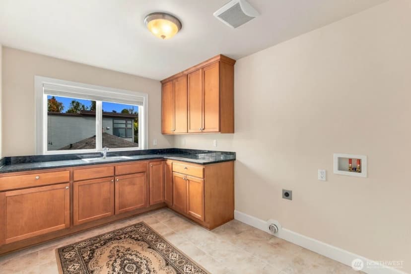 Property photo for 10220 Ne 64th Street, Kirkland photo 22