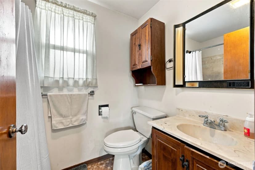 Property photo for 8914 Hipkins Road Sw, Lakewood photo 10