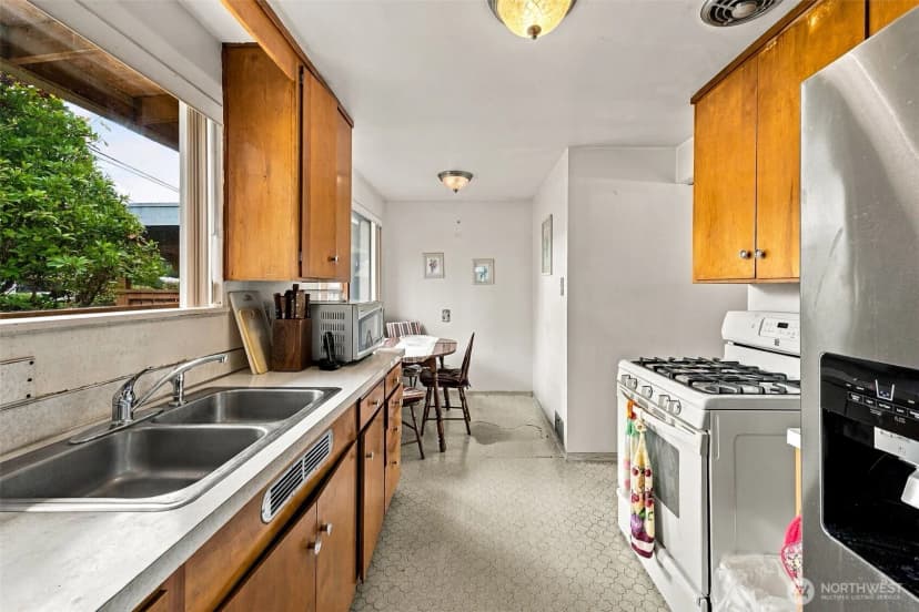 Property photo for 8914 Hipkins Road Sw, Lakewood photo 8