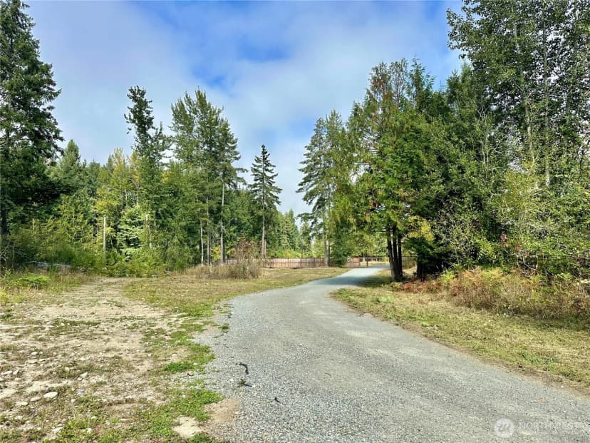 Property photo for 716 390th Street, Roy photo 29