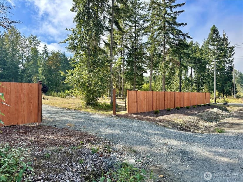 Property photo for 716 390th Street, Roy photo 18