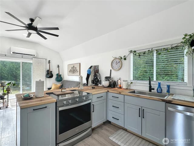 Property photo for 716 390th Street, Roy photo 5