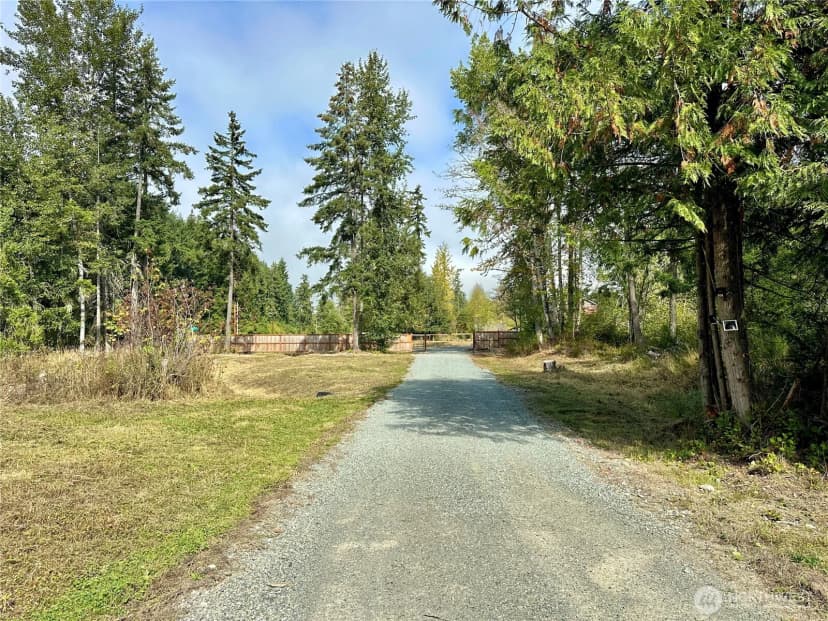 Property photo for 716 390th Street, Roy photo 15