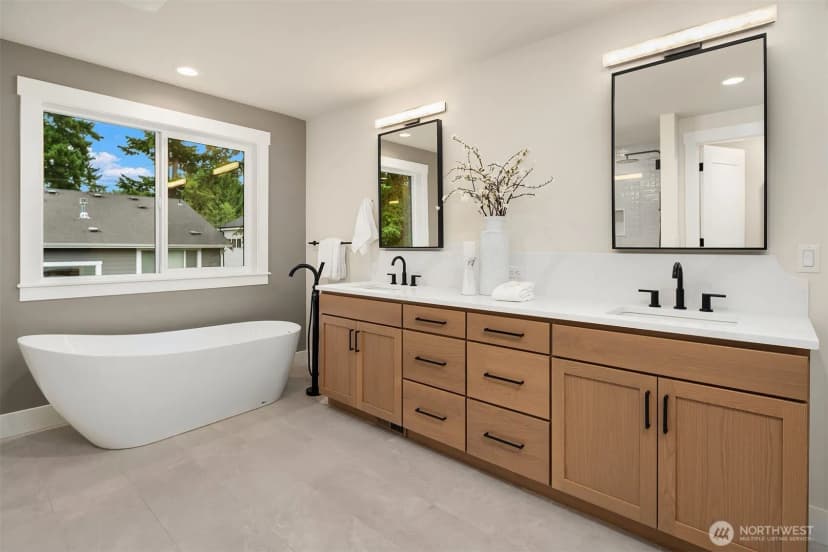 Property photo for 816 165th Avenue Ne, Bellevue photo 23