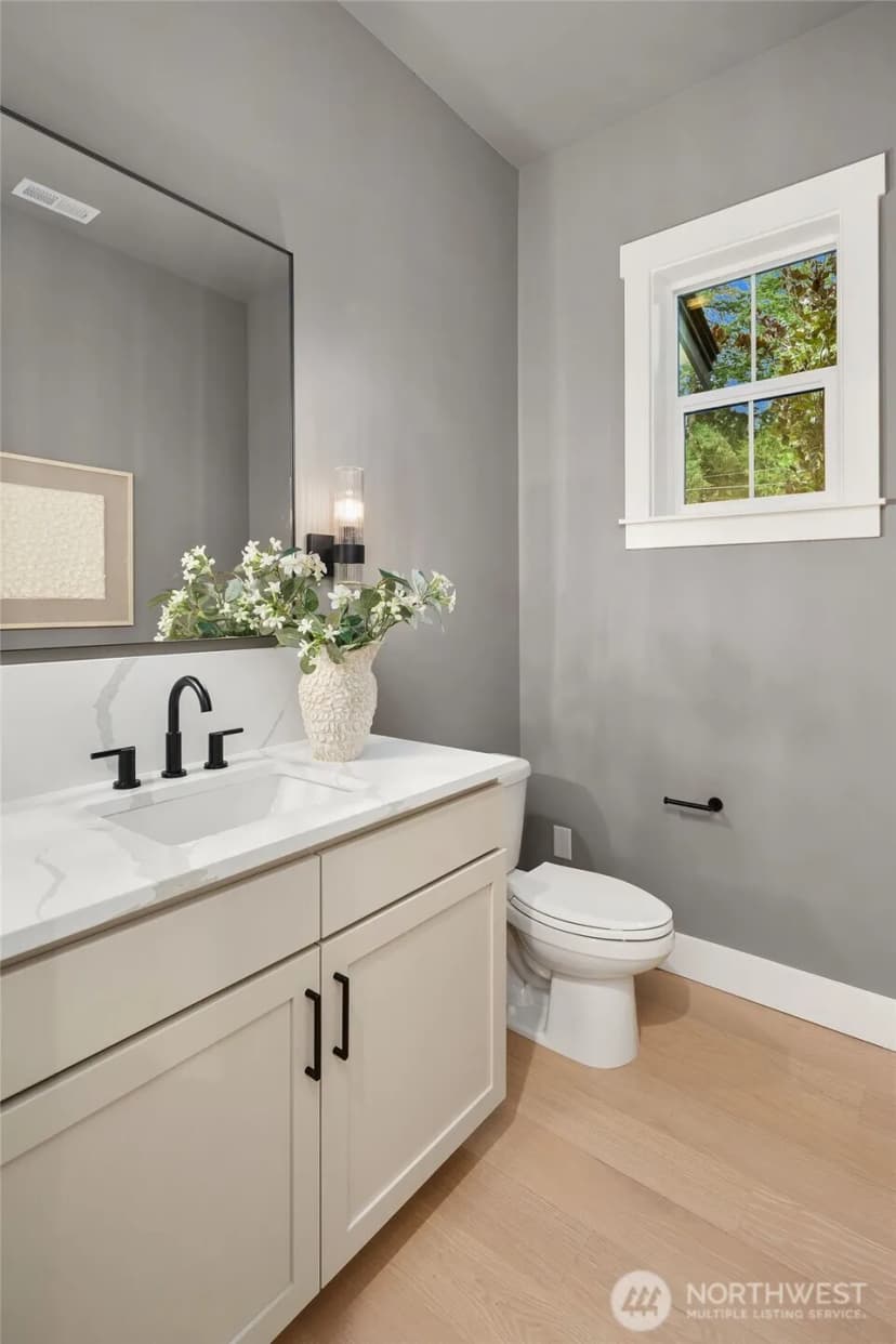 Property photo for 816 165th Avenue Ne, Bellevue photo 17