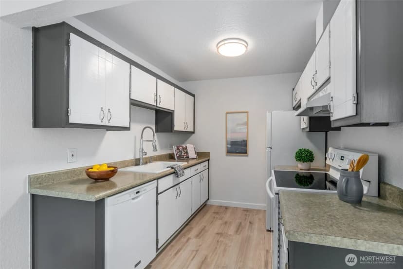 Property photo for 8747 Phinney Avenue N #12, Seattle photo 13