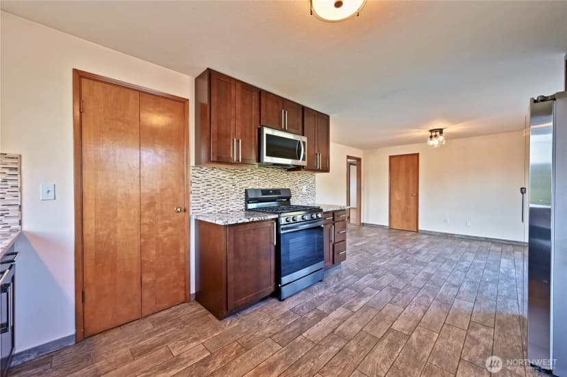 Property photo for 6921 12th Street E, Tacoma photo 14