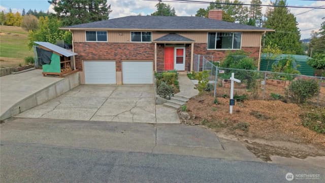 Property photo for 6921 12th Street E, Tacoma photo 2