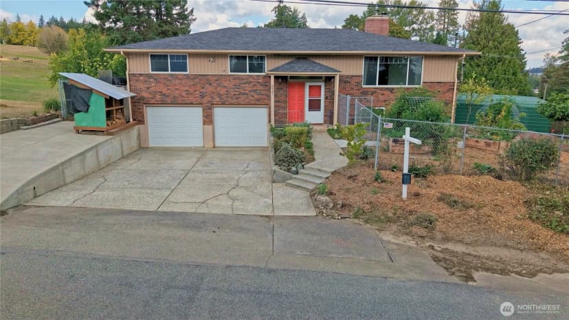Property photo for 6921 12th Street E, Tacoma photo 2