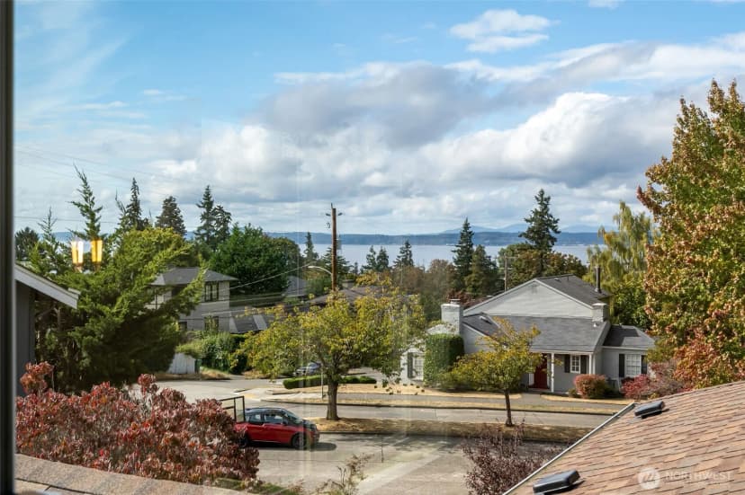 Property photo for 1908 29th Avenue W, Seattle photo 11