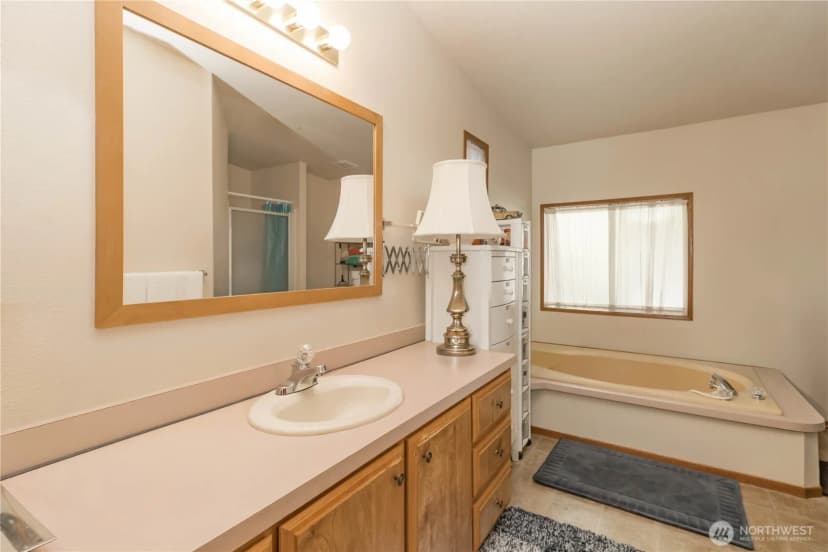 Property photo for 30961 E Lake Morton Drive Se, Kent photo 17