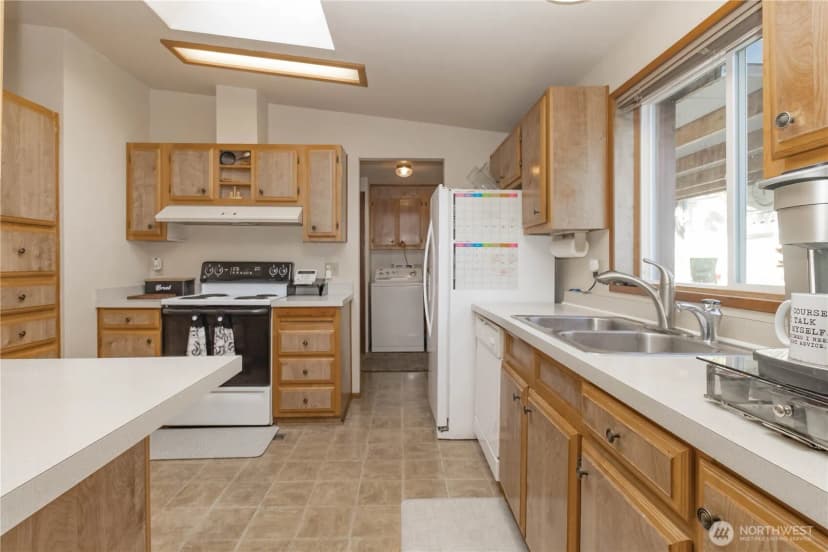 Property photo for 30961 E Lake Morton Drive Se, Kent photo 25