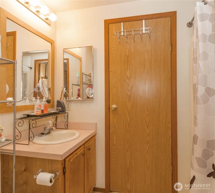 Property photo for 30961 E Lake Morton Drive Se, Kent photo 18