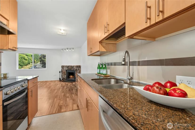 Property photo for 9255 Greenwood Avenue N #38, Seattle photo 8