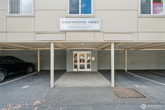 Property photo for 9255 Greenwood Avenue N #38, Seattle photo 3