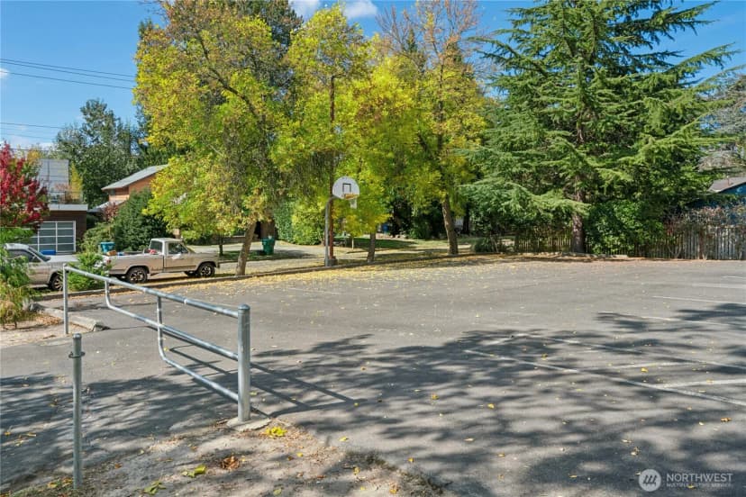 Property photo for 9255 Greenwood Avenue N #38, Seattle photo 34