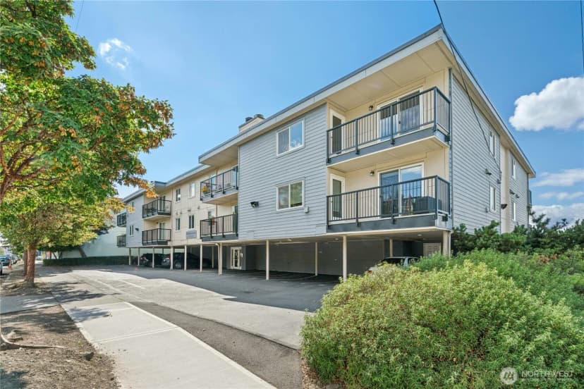 Property photo for 9255 Greenwood Avenue N #38, Seattle