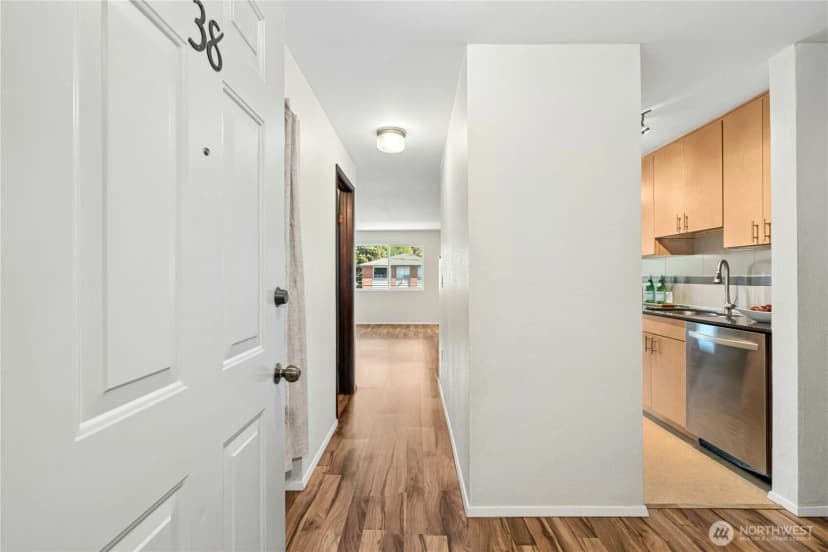 Property photo for 9255 Greenwood Avenue N #38, Seattle photo 5