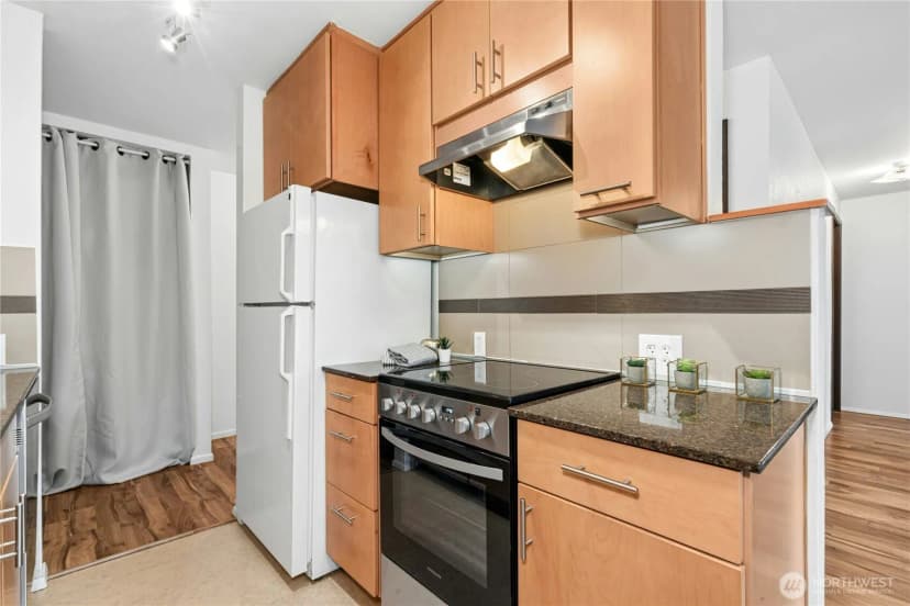 Property photo for 9255 Greenwood Avenue N #38, Seattle photo 10