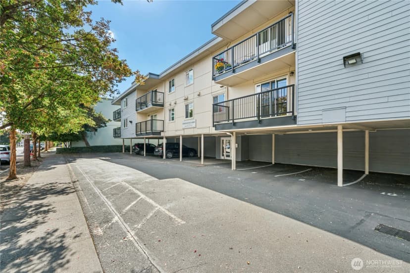 Property photo for 9255 Greenwood Avenue N #38, Seattle photo 2