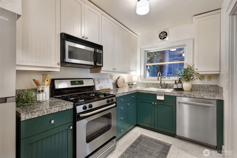 Property photo for 214 16th Avenue E #102, Seattle photo 15