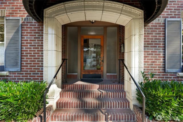 Property photo for 214 16th Avenue E #102, Seattle photo 4