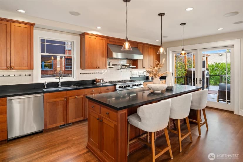 Property photo for 719 Belmont Place E, Seattle photo 10