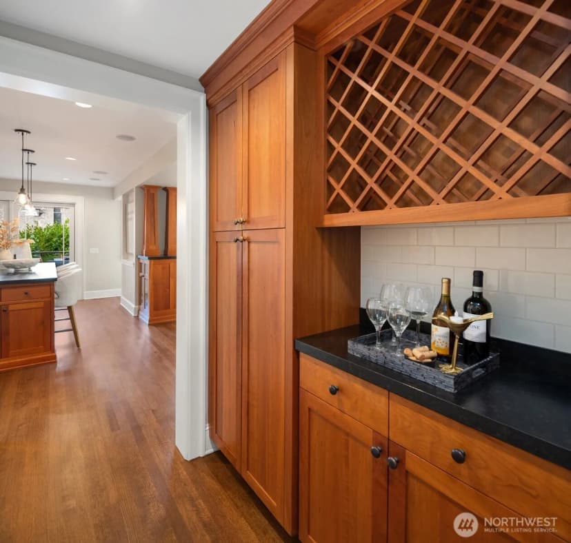 Property photo for 719 Belmont Place E, Seattle photo 8