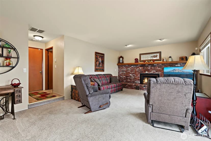 Property photo for 32229 11th Avenue Sw, Federal Way photo 12