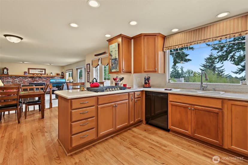 Property photo for 32229 11th Avenue Sw, Federal Way photo 6