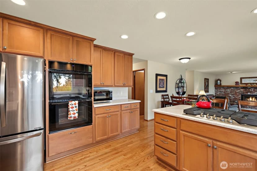 Property photo for 32229 11th Avenue Sw, Federal Way photo 8